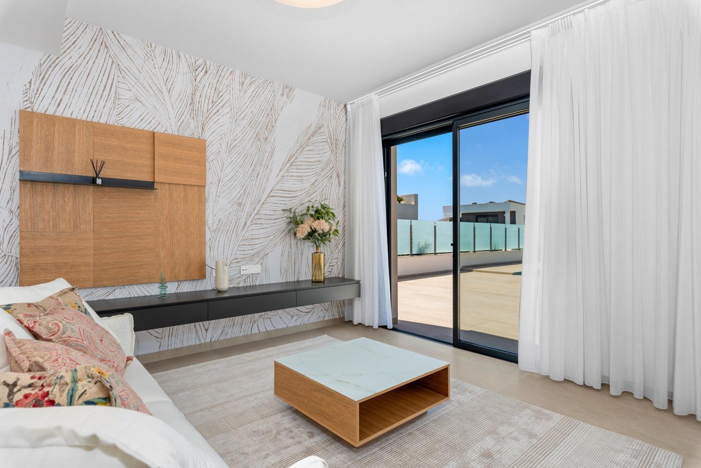 4-15-46 OBRA NUEVA! VILLA DE LUJO EN ORIHUELA COSTA. PLAYA A 350 METROS.