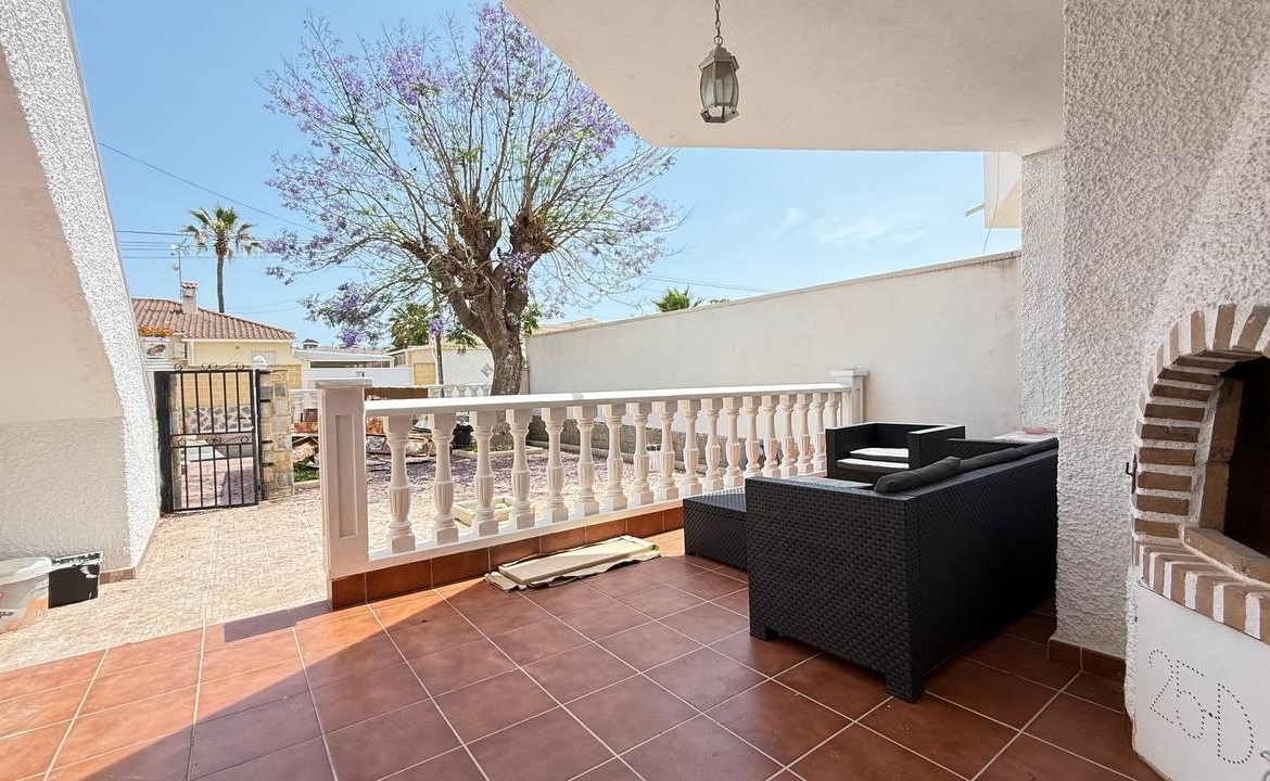 Ground floor bungalow, renovated, with 2 bedrooms and 1 bathroom
