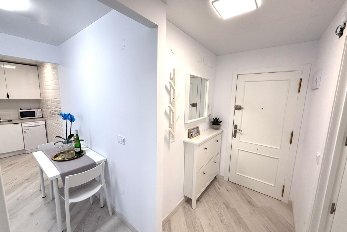 APARTAMENTO  RENOVADO  CON PISCINA CERCA DE LA PLAYA DEL CURA 200 M