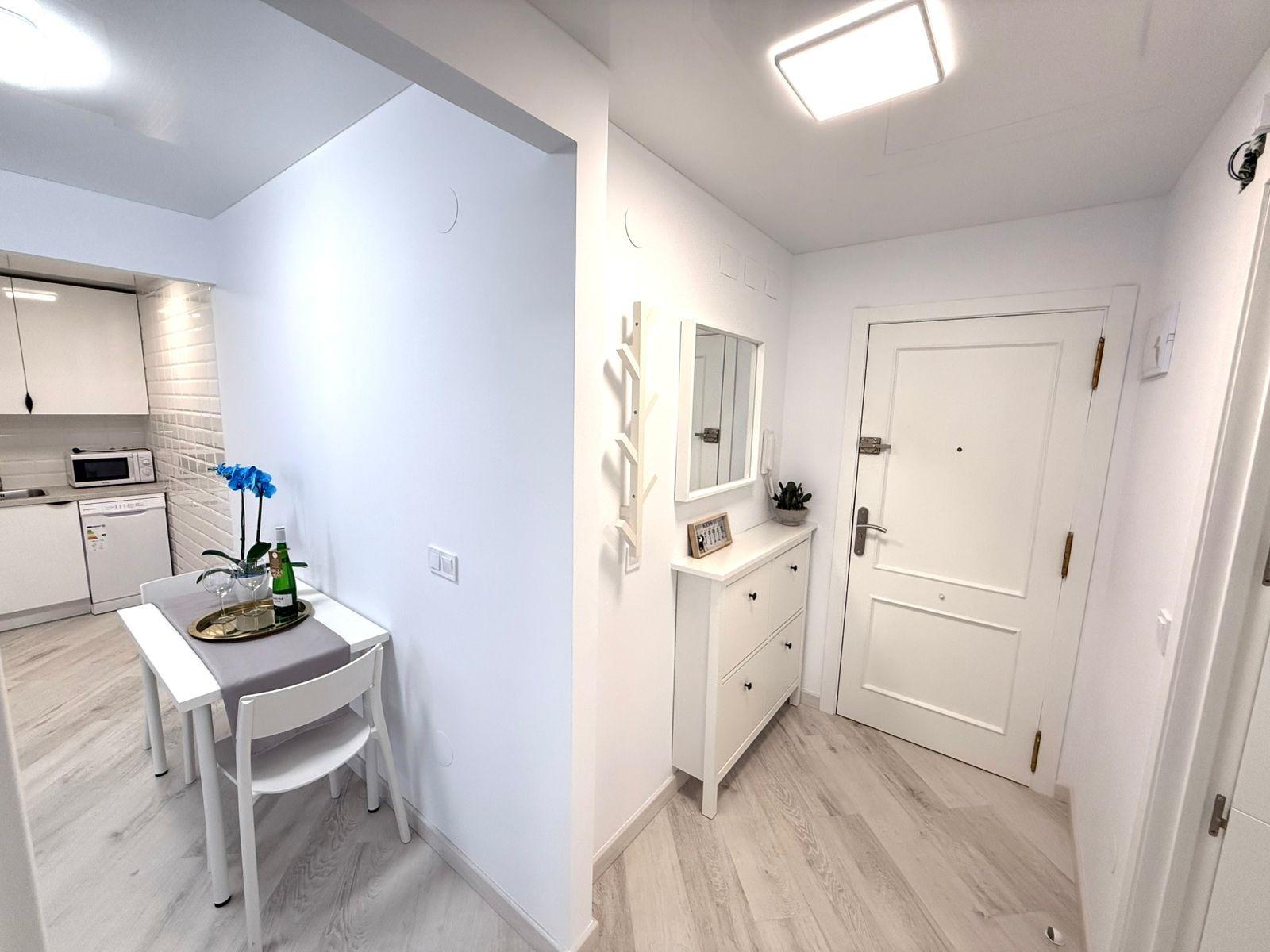 APARTAMENTO  RENOVADO  CON PISCINA CERCA DE LA PLAYA DEL CURA 200 M