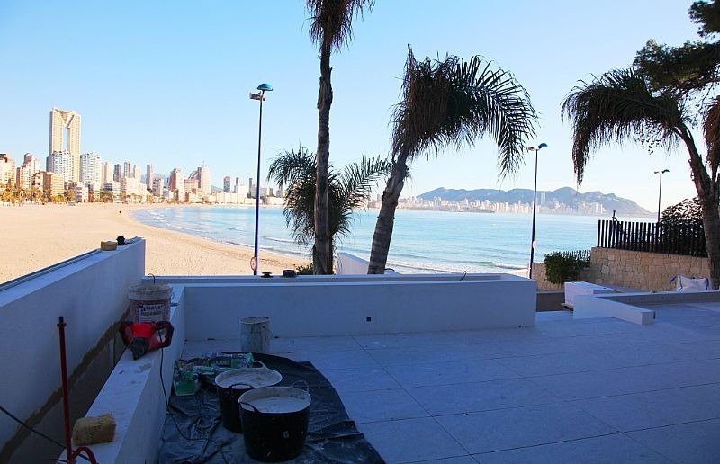l Impressionante Dúplex a Estrenar en Primera Línea de Playa en Benidorm – Poniente