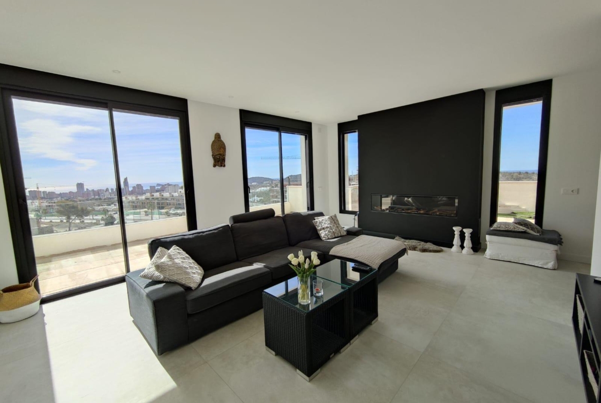 LARGE MODERN VILLA IN FINESTRAT