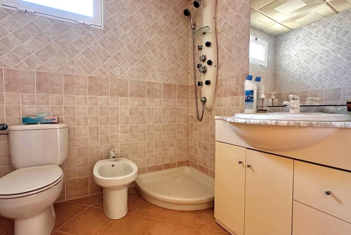 “Villa met panoramisch uitzicht en groot potentieel in Altea Hills”