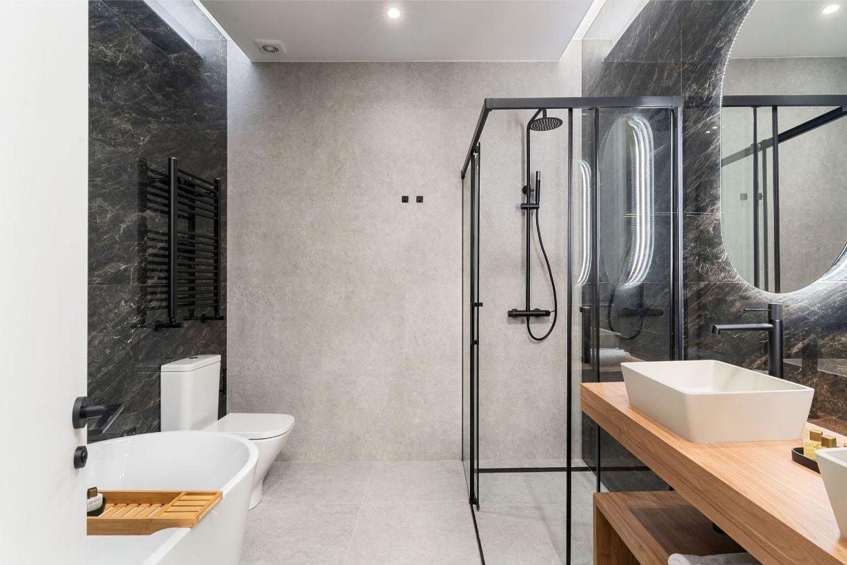 LUXUEUS VOLLEDIG GERENOVEERD APPARTEMENT IN MADRID CENTER