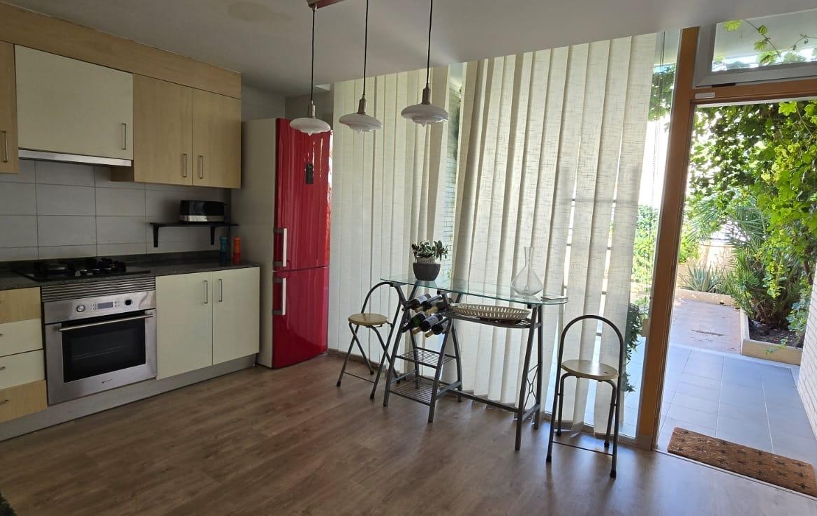 BUNGALOW IN CITY OF LIGHT FACING THE SEA – TORMOS STREET