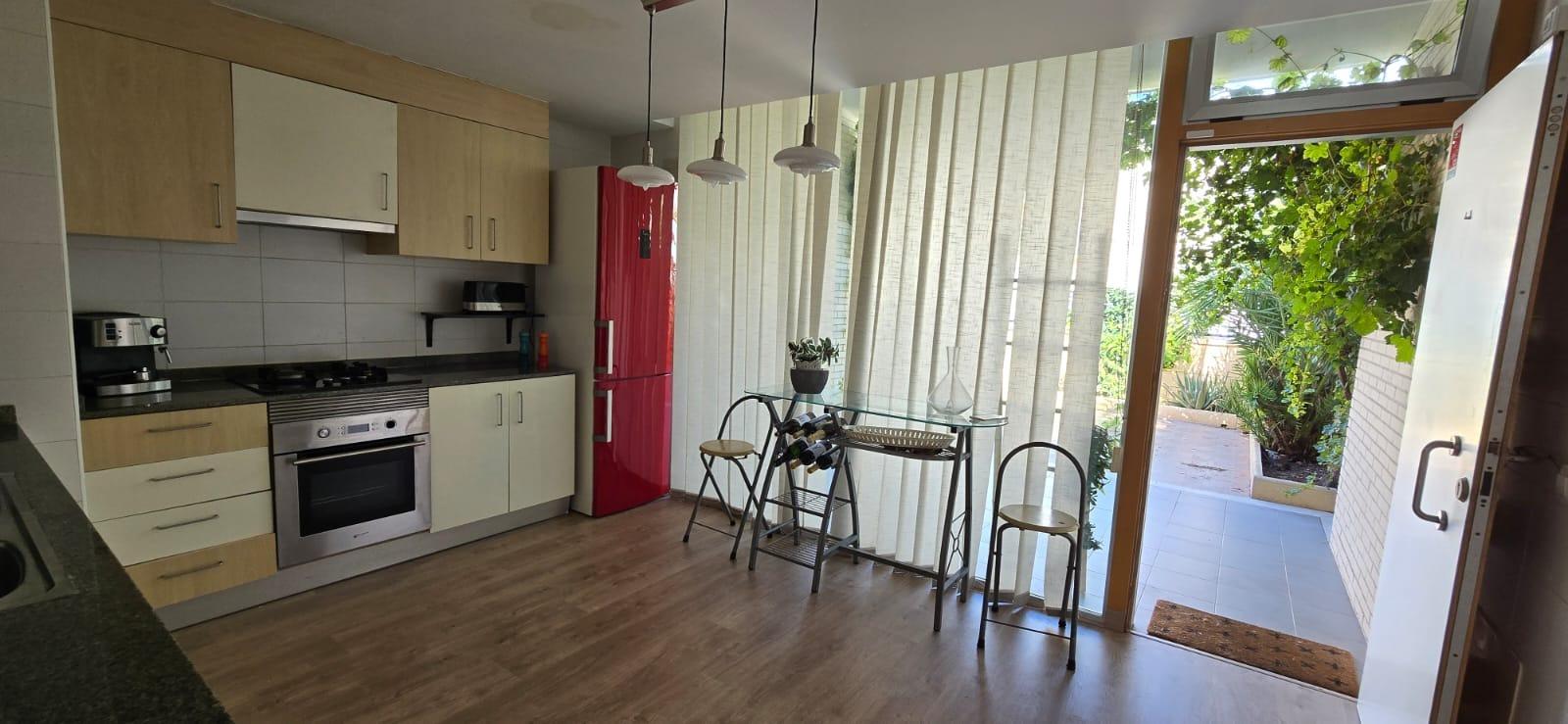 BUNGALOW IN CITY OF LIGHT FACING THE SEA – TORMOS STREET