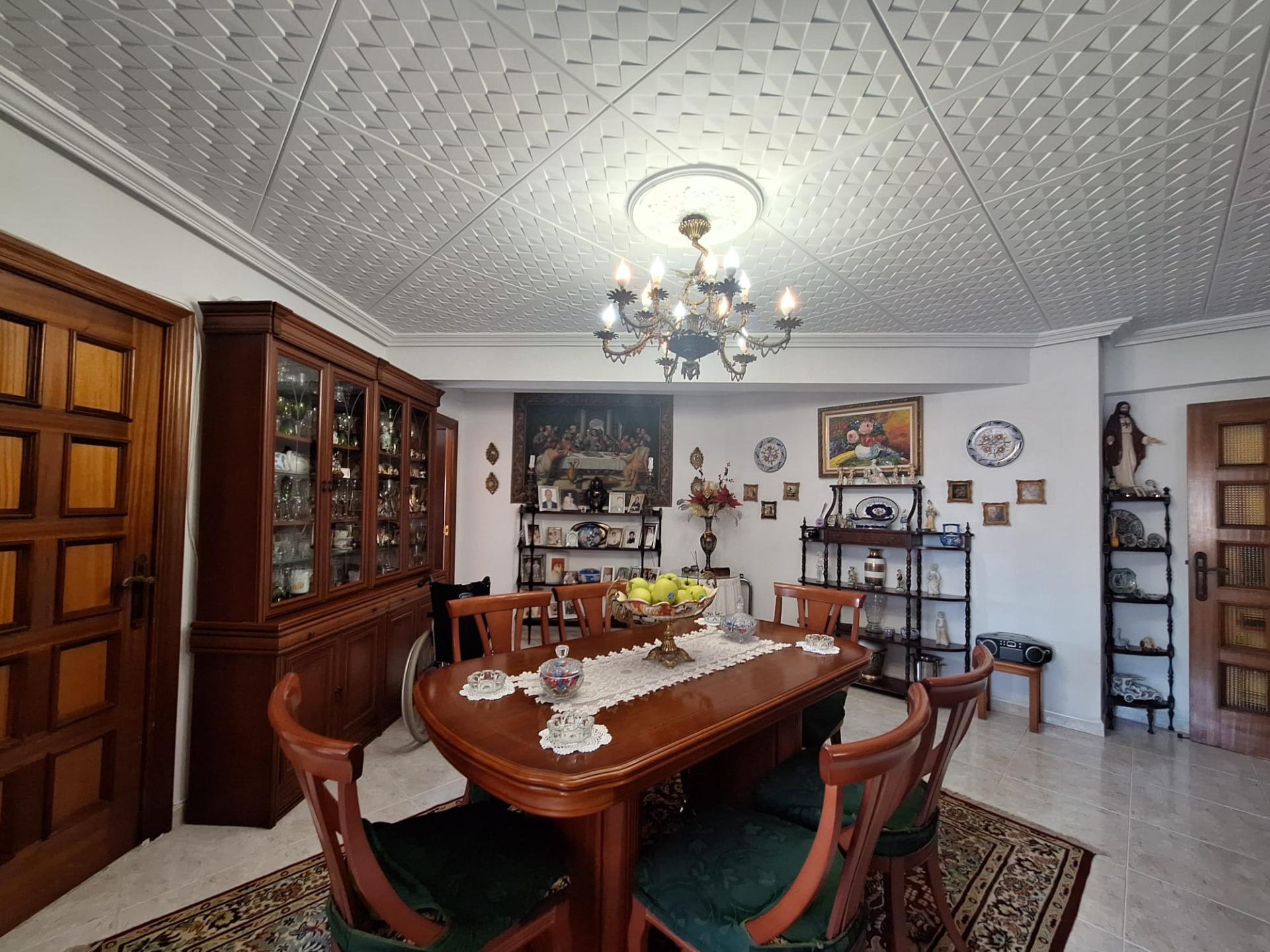 PISO AMPLIO Y LUMINOSO CON ASCENSOR EN PINTOR GISBERT – SAN BLAS