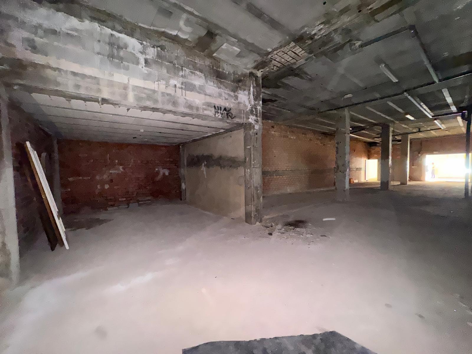 4-16-59 SE VENDE LOCAL COMERCIAL CON 261 M2. A 150 METROS DE LA PLAYA. PARA CUALQUER TIPO DE NEGOCIO.