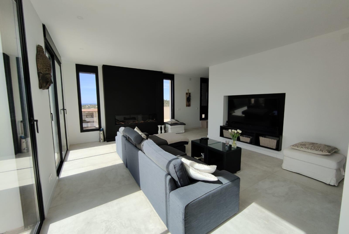 LARGE MODERN VILLA IN FINESTRAT