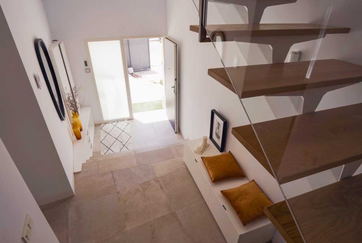 VILLAS DE LUJO! OBRA NUEVA DE ALTA CALIDAD! 3 DORMITORIOS. 3 BAÑOS. PISCINA PRIVADA. PARCELA 180M2.