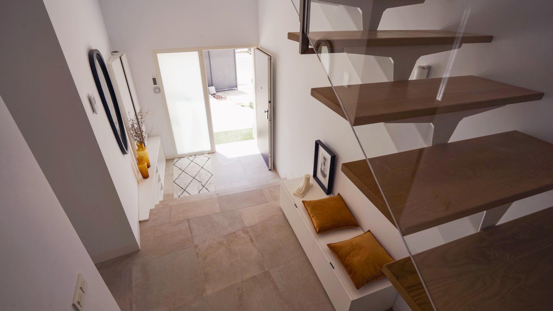 VILLAS DE LUJO! OBRA NUEVA DE ALTA CALIDAD! 3 DORMITORIOS. 3 BAÑOS. PISCINA PRIVADA. PARCELA 180M2.