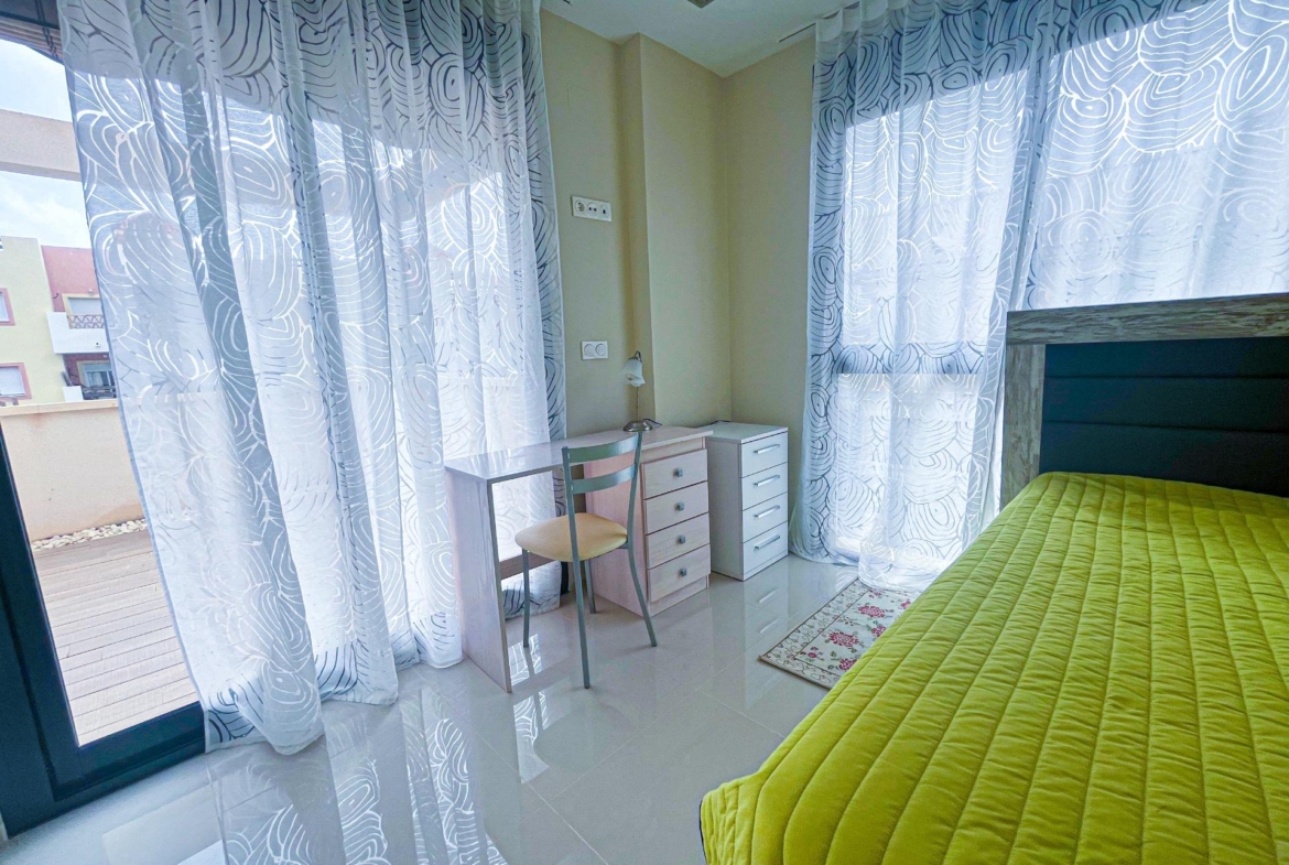 VILLA DE LUJO EN LA ZENIA. 5 DORM. 4 BAÑOS. PISCINA PRIVADA. PARCELA 410 M2.
