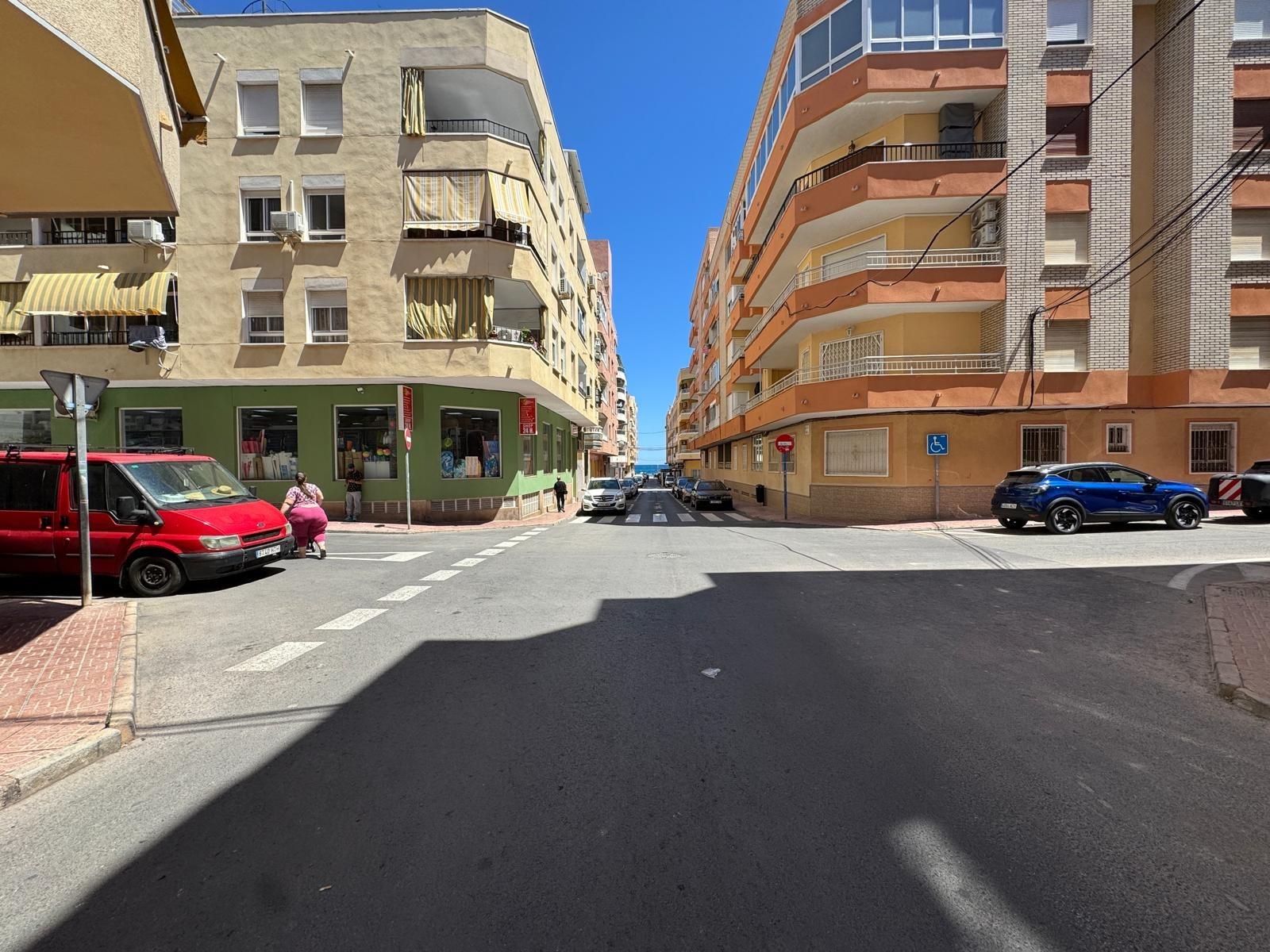 4-17-57 SE VENDE LOCAL COMERCIAL CON 261 M2. A 150 METROS DE LA PLAYA. PARA CUALQUER TIPO DE NEGOCIO.