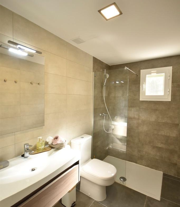 WITH TOURIST LICENSE. 3 BEDROOMS. 2 BATHROOMS. COMMUNAL SWIMMING POOL. BEACH 800 M