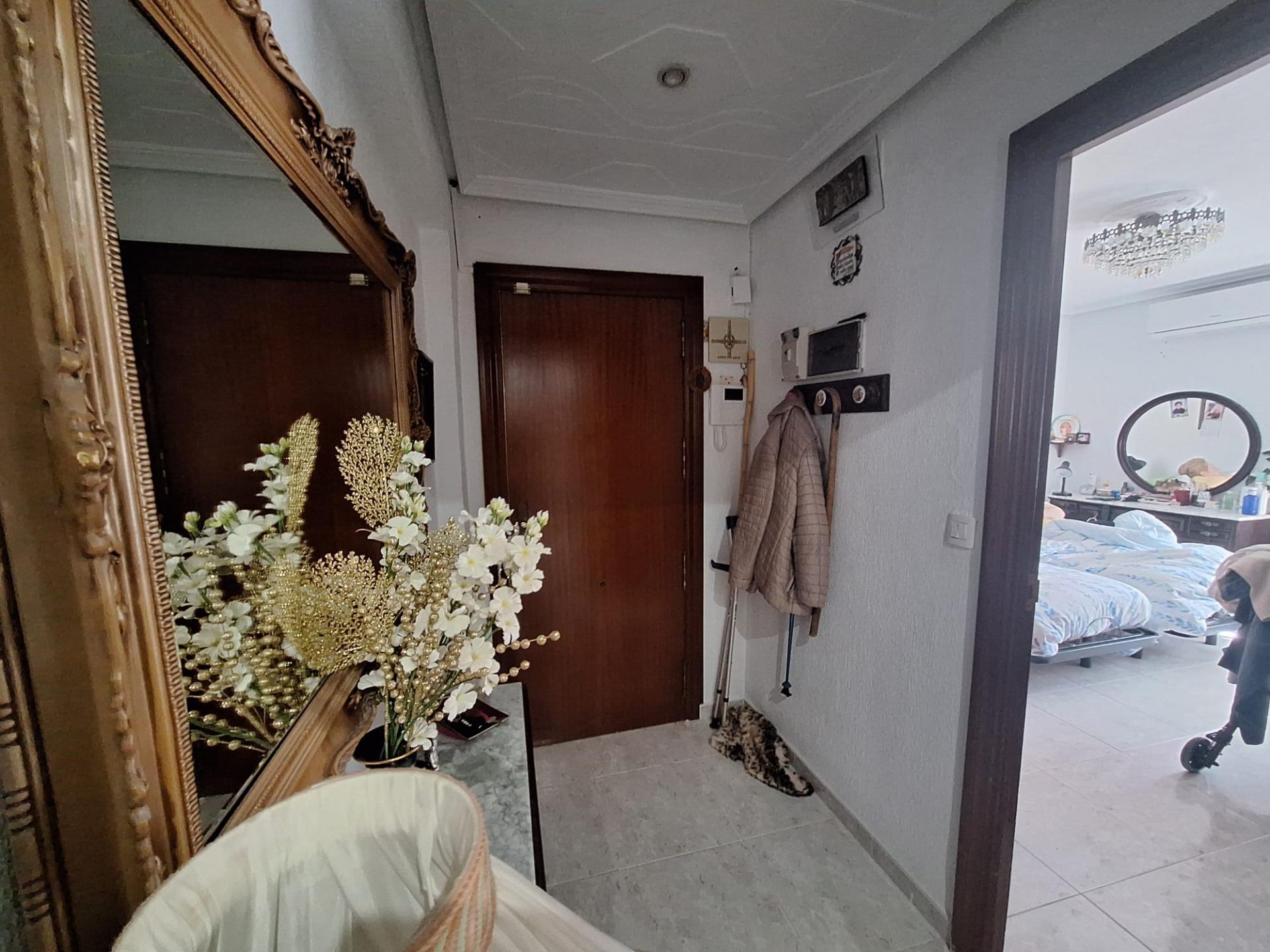 PISO AMPLIO Y LUMINOSO CON ASCENSOR EN PINTOR GISBERT – SAN BLAS