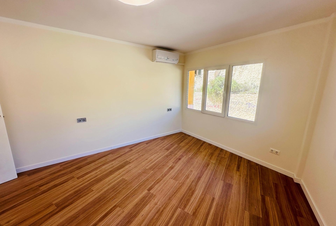 Bright and spacious apartment for sale in Alicante, Campoamor area