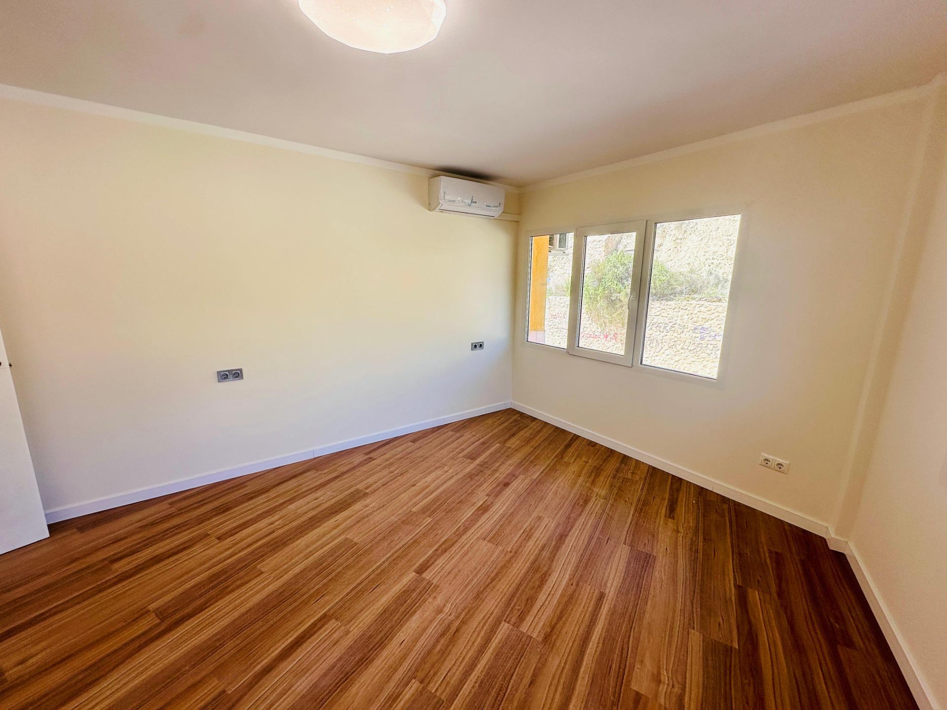 Bright and spacious apartment for sale in Alicante, Campoamor area