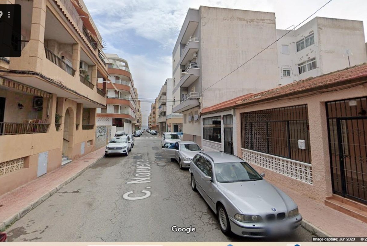 House in the Center of Torrevieja: Comfort and Proximity to the Beach with 3 Bedrooms and 2 Bathrooms