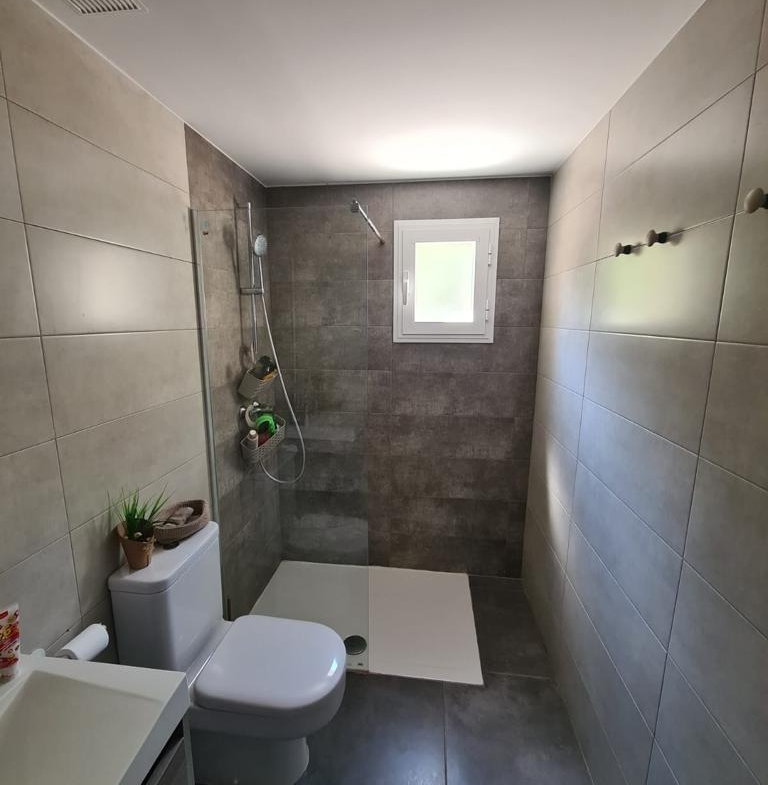 WITH TOURIST LICENSE. 3 BEDROOMS. 2 BATHROOMS. COMMUNAL SWIMMING POOL. BEACH 800 M