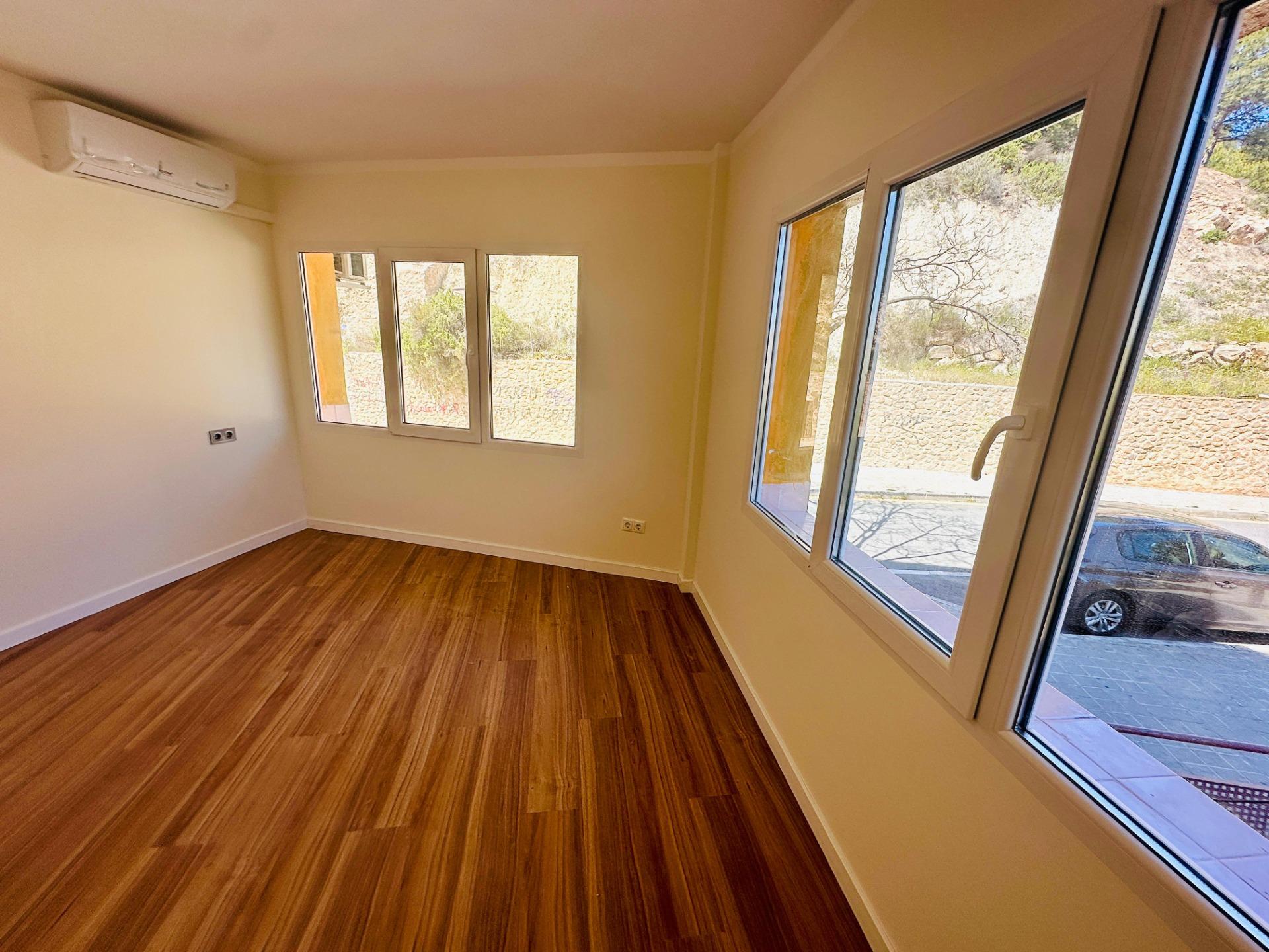 Bright and spacious apartment for sale in Alicante, Campoamor area