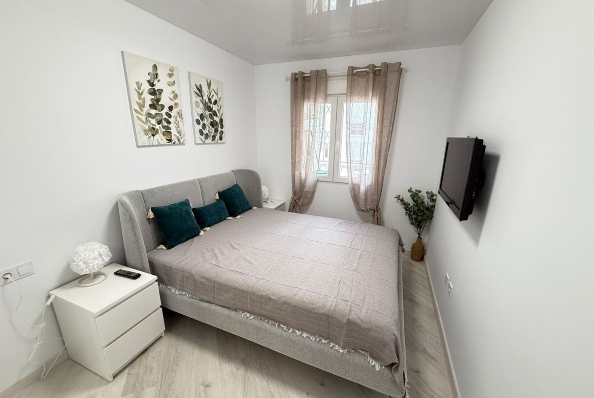 APARTAMENTO  RENOVADO  CON PISCINA CERCA DE LA PLAYA DEL CURA 200 M