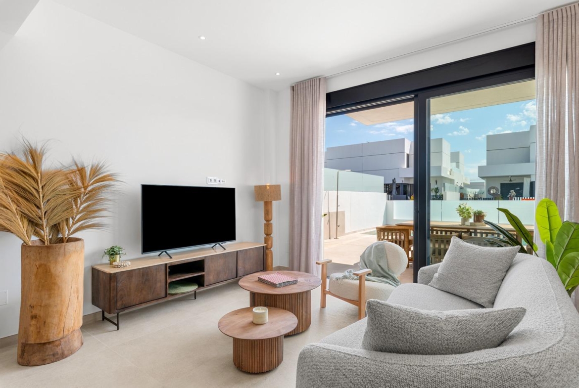 VILLA DE LUJO EN DOLORES DE 3 DORMEM. PISCINA PRIVADA. 205 M2 DE PARCELA. DOS TERRAZAS. PARKING.