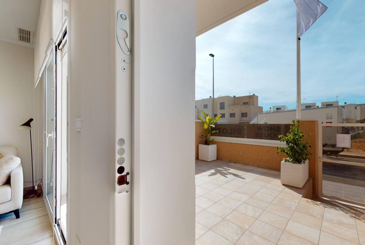 ADOSADOS DE OBRA NUEVA EN PILAR DE LA HORADADA. 3 DORM. 2 BAÑOS. CON PLAZA DE GARAJE Y PISCINA. 83 M2. JARDIN 33 M2. SOLARIUM 34 M2.