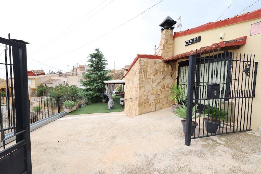 CASA INDEPENDIENTE EN  FORTUNA (Murcia) JUNTO AL PARQUE NATURAL DE LA GARAPACHA CON 439 M2 DE PARCELA. 5 DORM. 3 BAÑOS.