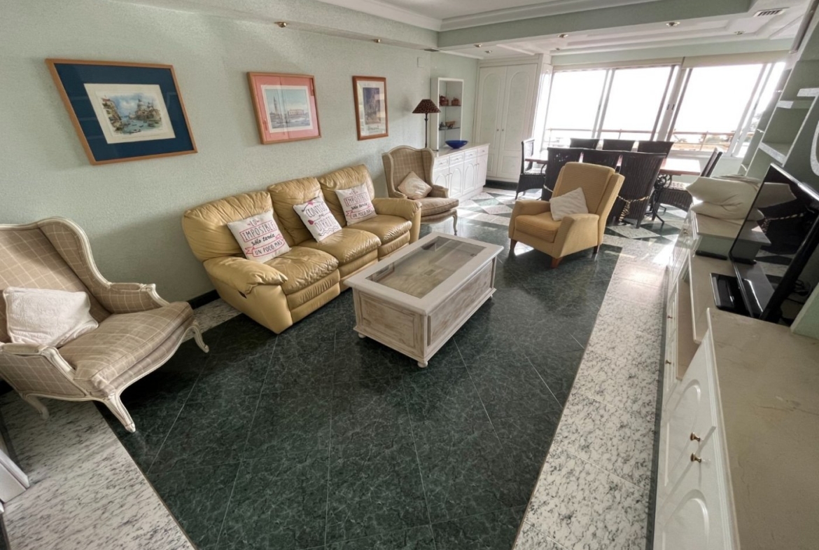 Great apartment with sea views