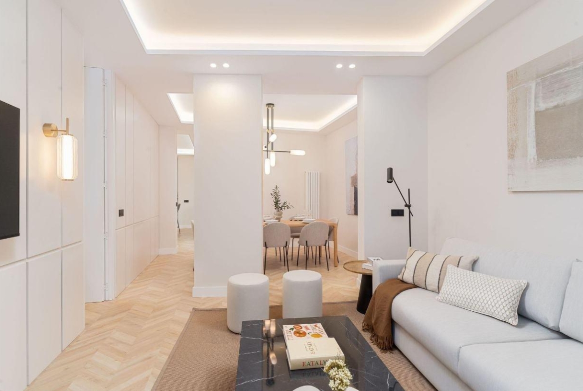 LUXUEUS VOLLEDIG GERENOVEERD APPARTEMENT IN MADRID CENTER
