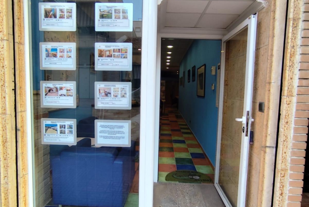 LOCAL COMERCIAL PARA MONTAR NEGOCIO EN EL CENTRO DE TORREVIEJA.
