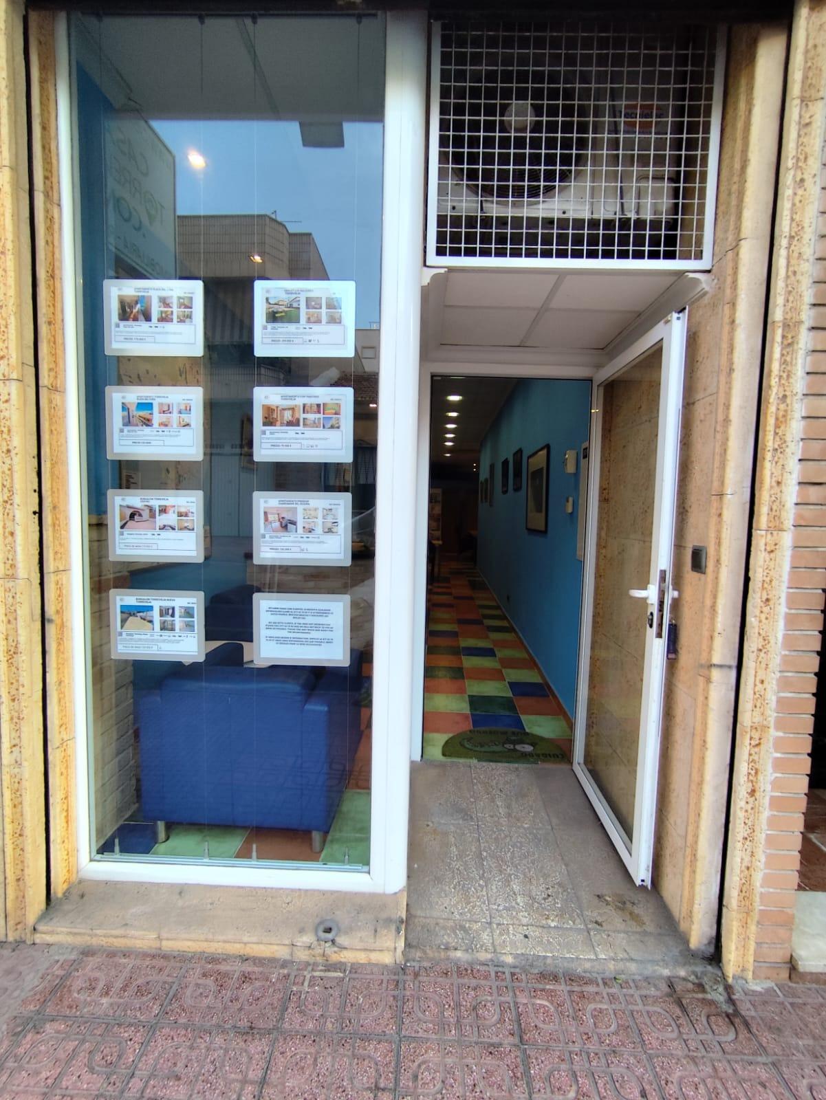 4-2-67 LOCAL COMERCIAL PARA MONTAR NEGOCIO EN EL CENTRO DE TORREVIEJA.