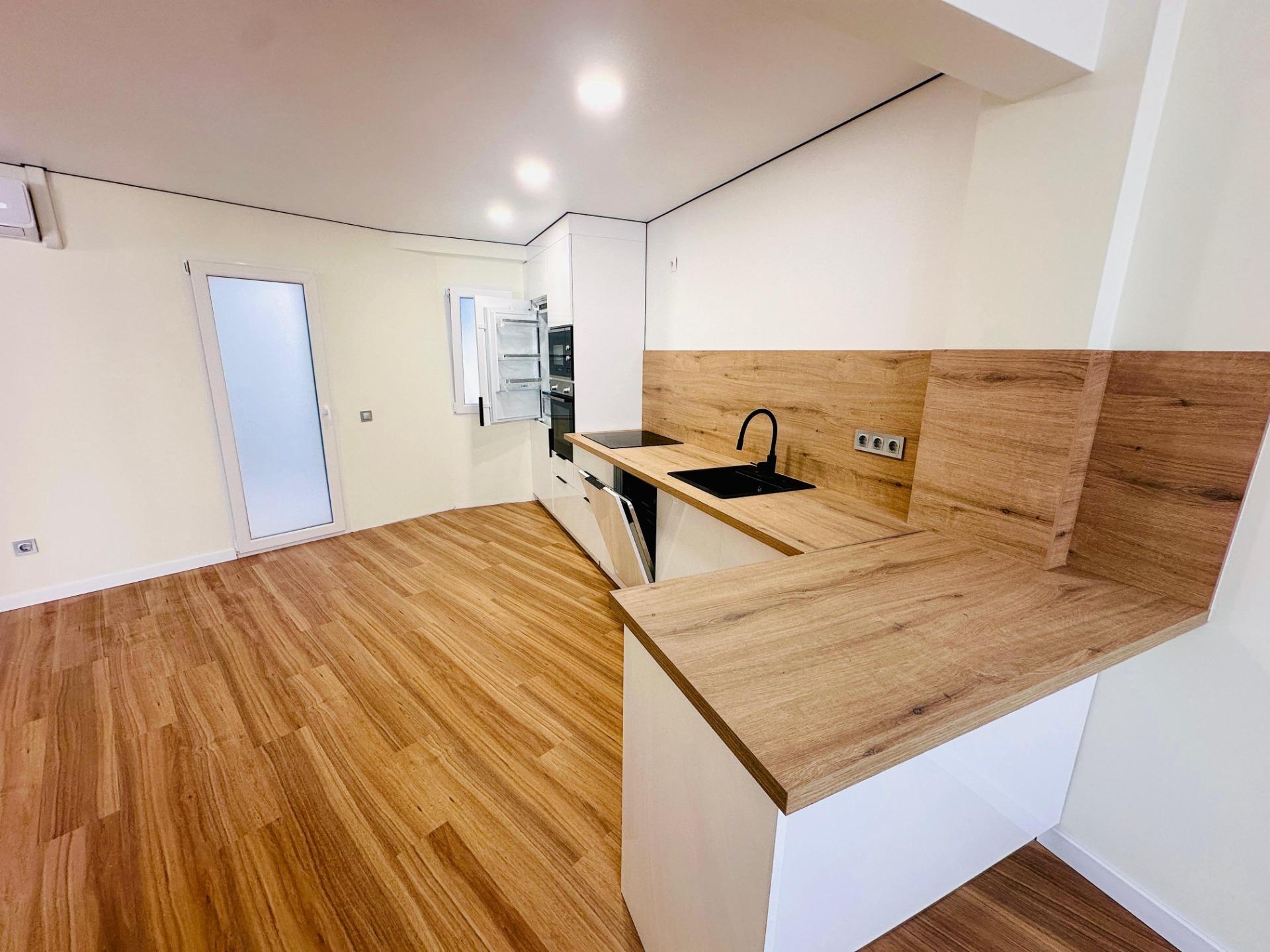 Bright and spacious apartment for sale in Alicante, Campoamor area