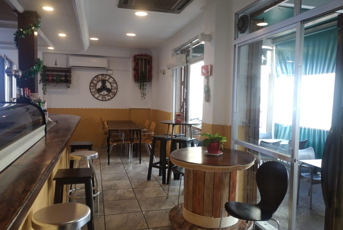 Bar – restaurant with licence  in San Gabriel  Alicante