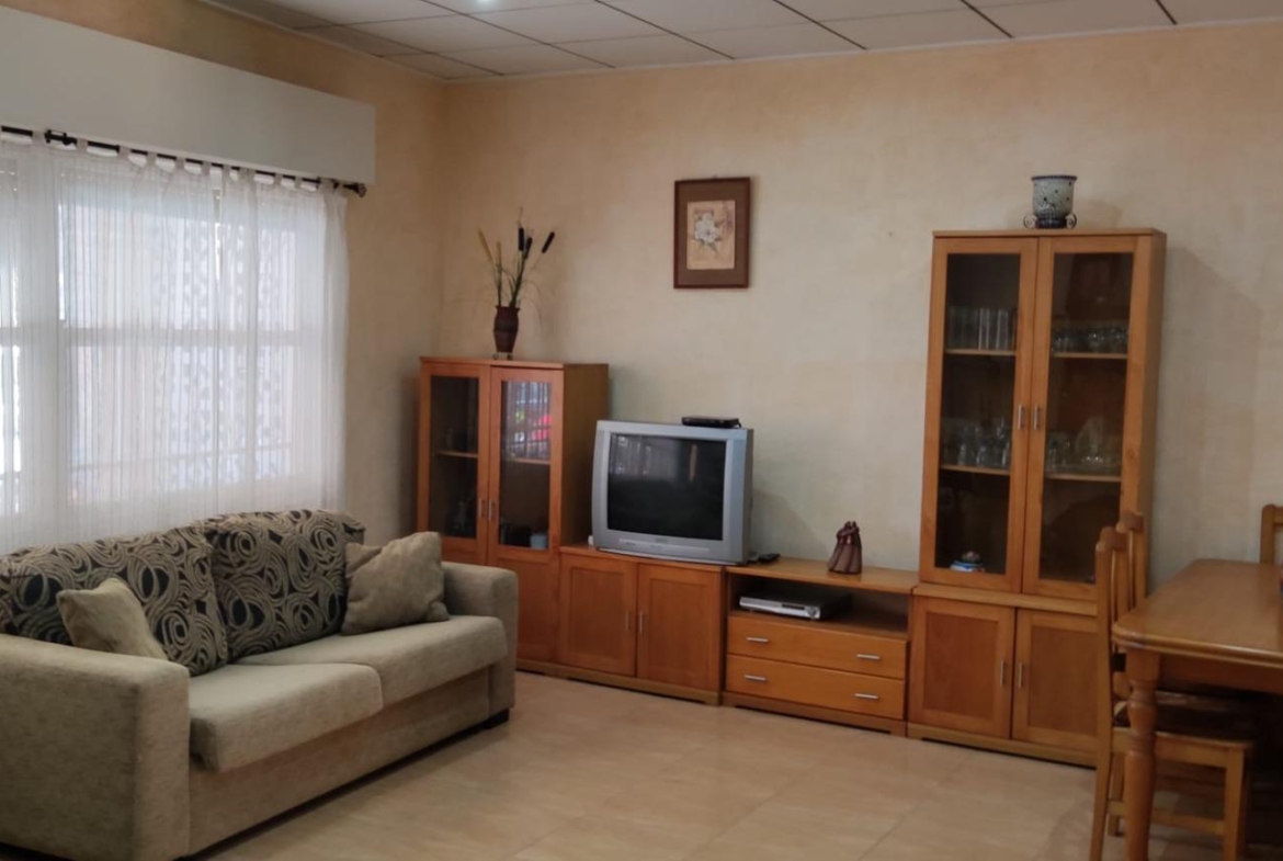 House in the Center of Torrevieja: Comfort and Proximity to the Beach with 3 Bedrooms and 2 Bathrooms