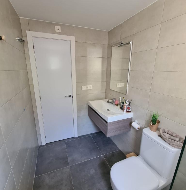 WITH TOURIST LICENSE. 3 BEDROOMS. 2 BATHROOMS. COMMUNAL SWIMMING POOL. BEACH 800 M