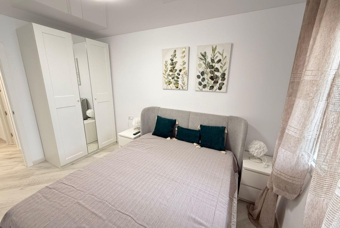 APARTAMENTO  RENOVADO  CON PISCINA CERCA DE LA PLAYA DEL CURA 200 M