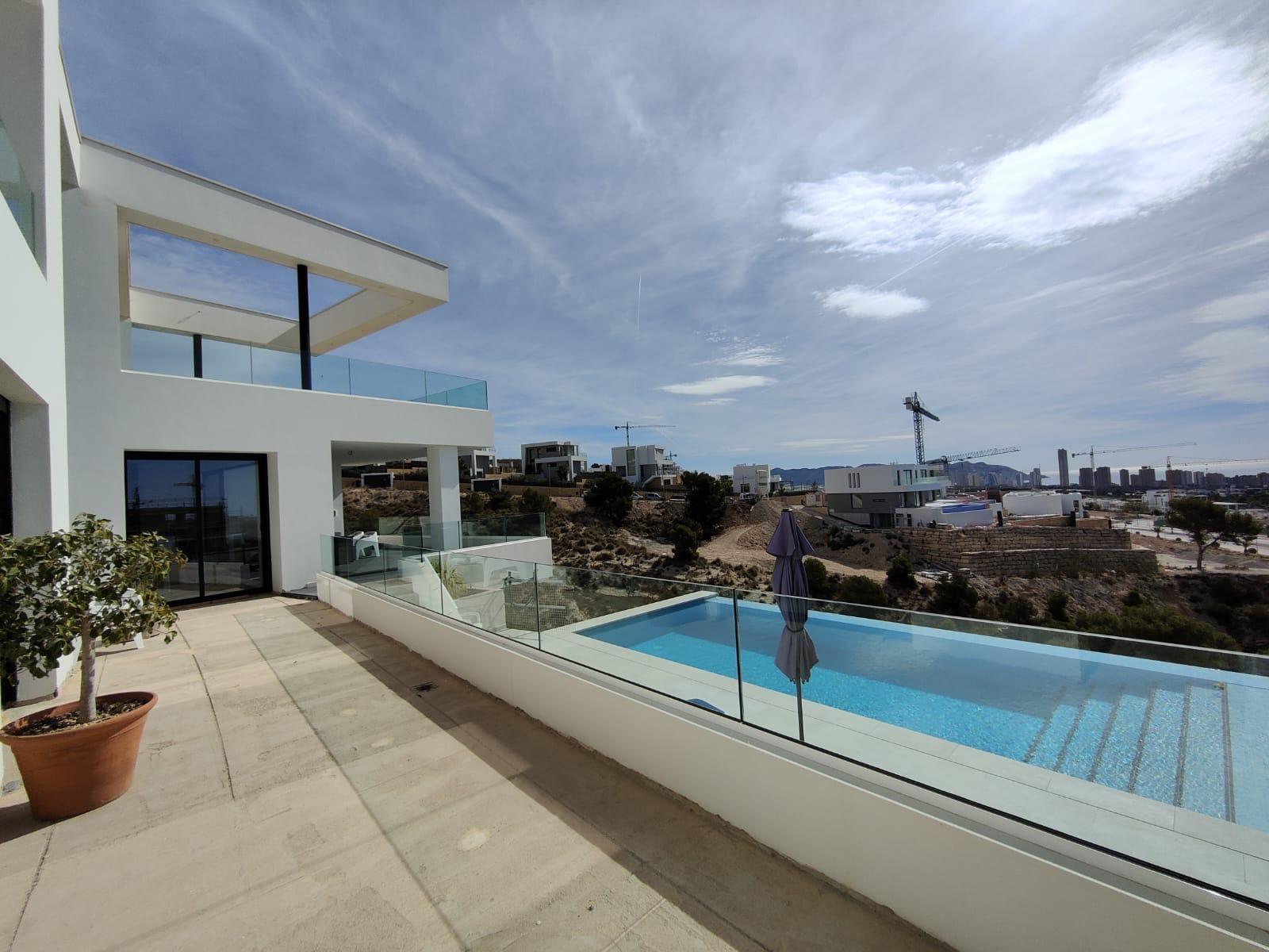 LARGE MODERN VILLA IN FINESTRAT