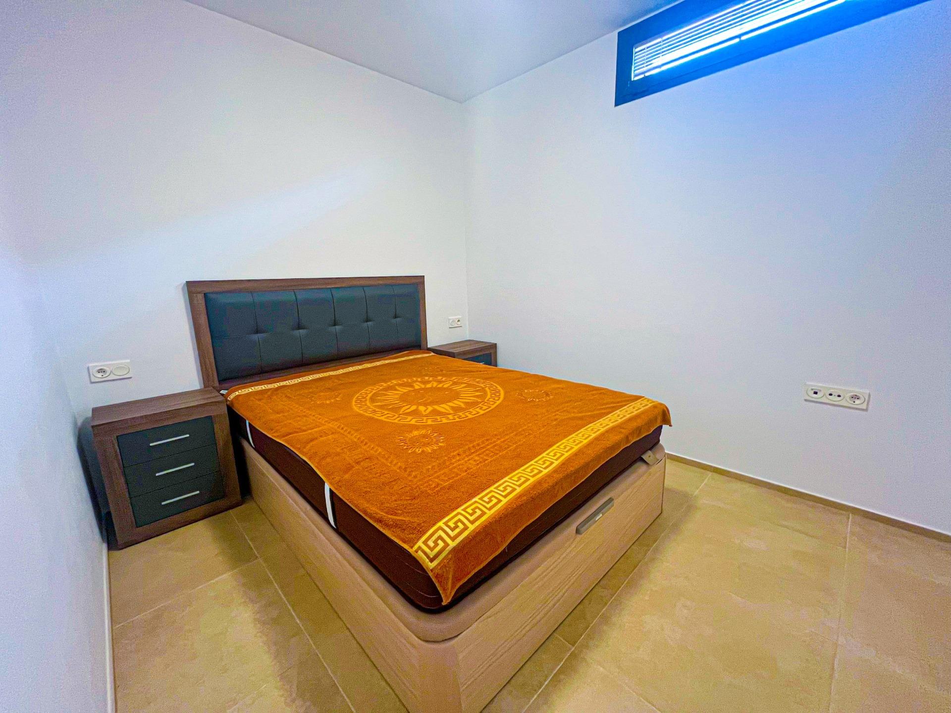 4-21-37 VILLA DE LUJO EN LA ZENIA. 5 DORM. 4 BAÑOS. PISCINA PRIVADA. PARCELA 410 M2.