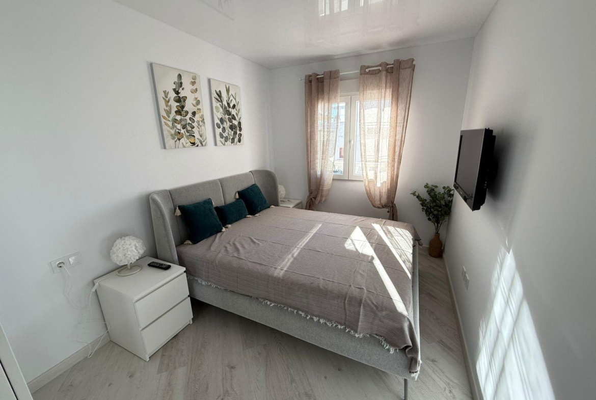 APARTAMENTO  RENOVADO  CON PISCINA CERCA DE LA PLAYA DEL CURA 200 M