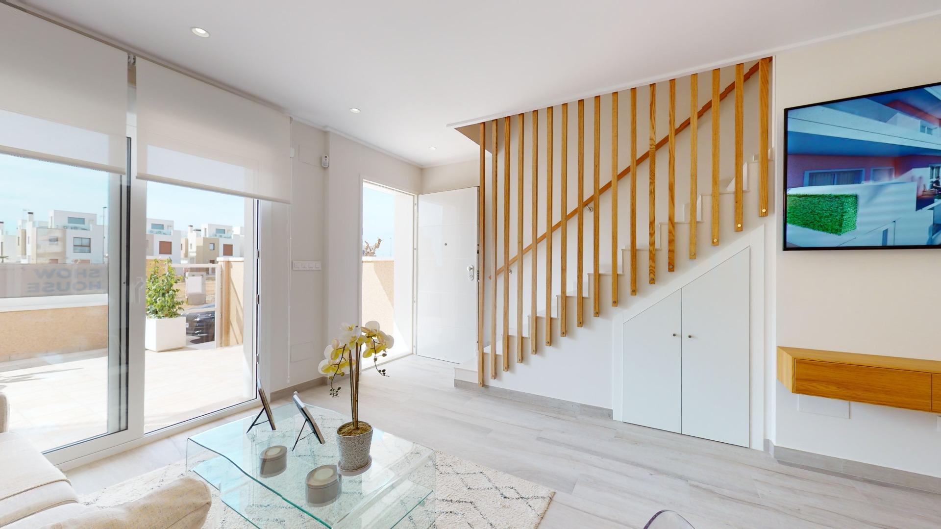 4-21-55 ADOSADOS DE OBRA NUEVA EN PILAR DE LA HORADADA. 3 DORM. 2 BAÑOS. CON PLAZA DE GARAJE Y PISCINA. 83 M2. JARDIN 33 M2. SOLARIUM 34 M2.