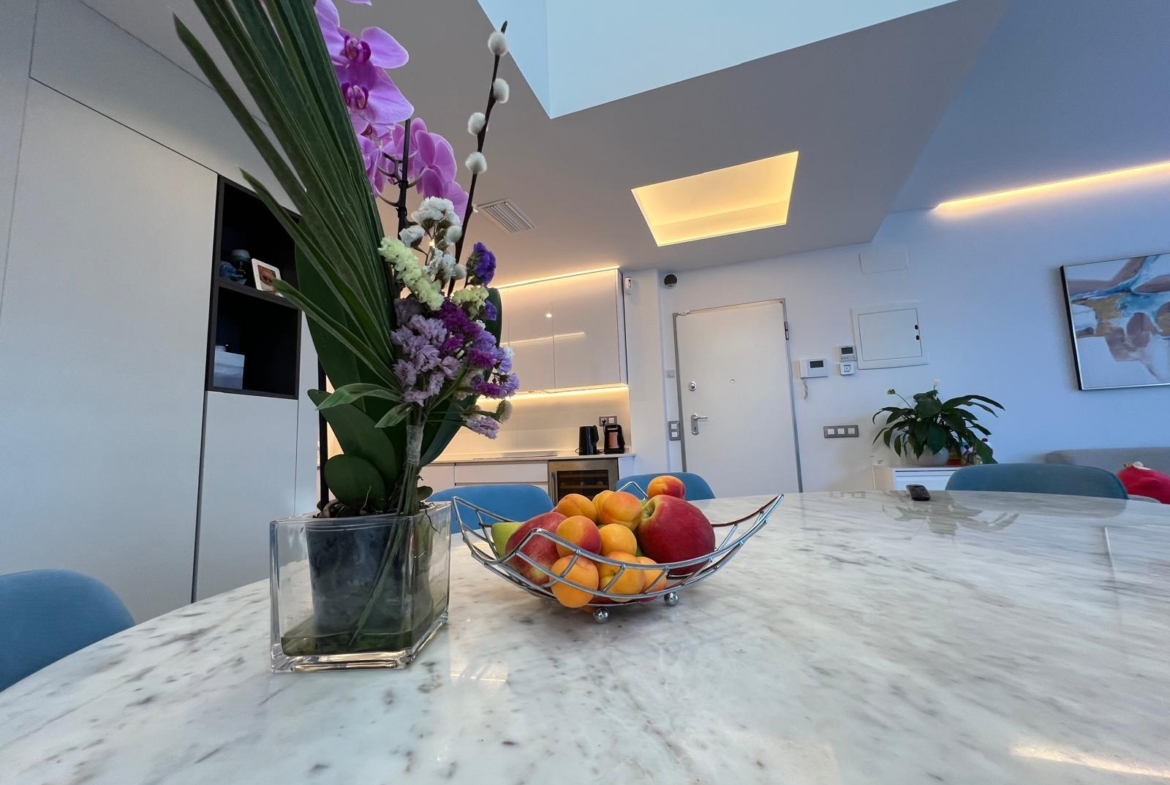 VILLA OBRA NUEVA! 3 DORMITORIOS. 3 BAÑOS. PARCELA 200 M2. PISCINA PROPIA. GARAJE.