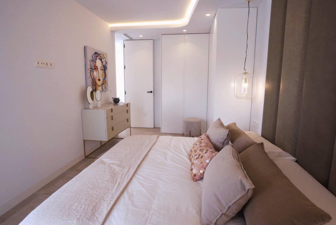 VILLAS DE LUJO! OBRA NUEVA DE ALTA CALIDAD! 3 DORMITORIOS. 3 BAÑOS. PISCINA PRIVADA. PARCELA 180M2.