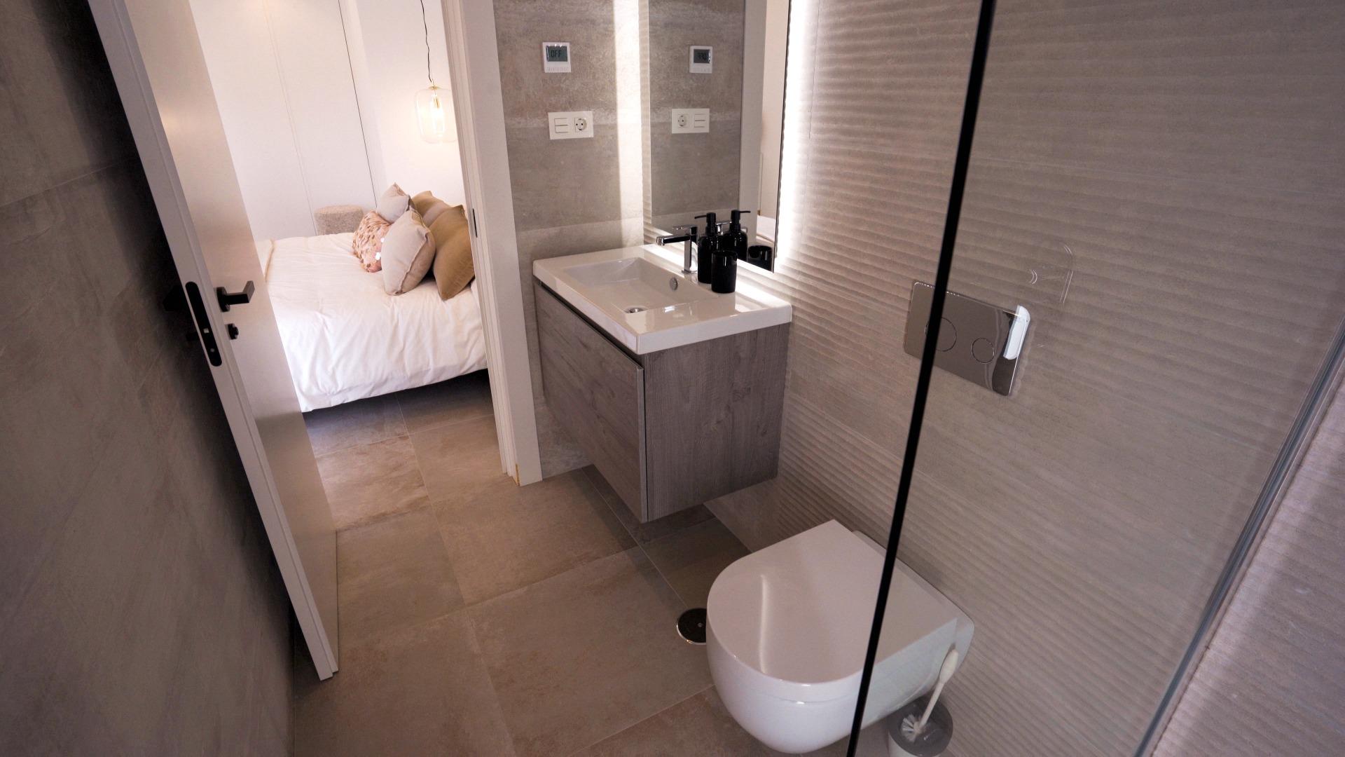 VILLAS DE LUJO! OBRA NUEVA DE ALTA CALIDAD! 3 DORMITORIOS. 3 BAÑOS. PISCINA PRIVADA. PARCELA 180M2.