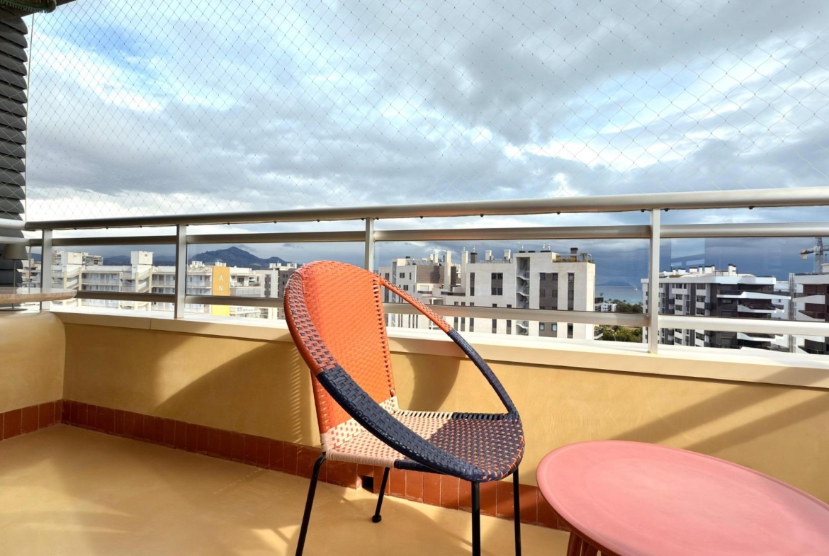 Exclusief penthouse met uitzicht op zee en prachtige renovatie, in pau 5