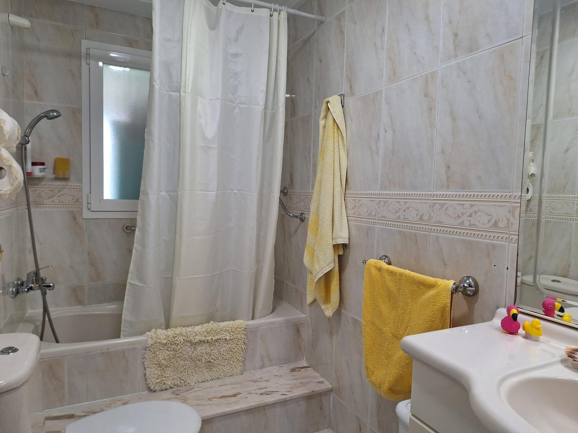 PISO AMPLIO Y LUMINOSO CON ASCENSOR EN PINTOR GISBERT – SAN BLAS