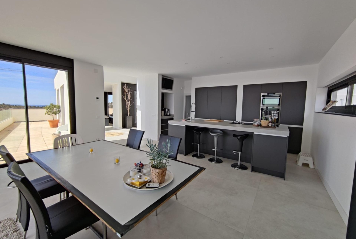 LARGE MODERN VILLA IN FINESTRAT