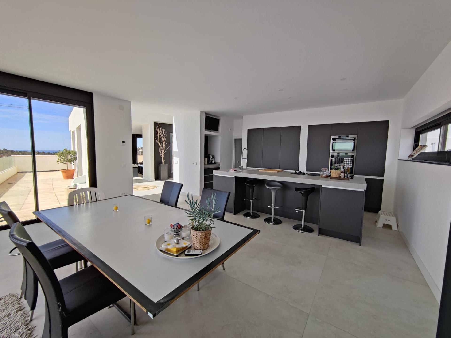 LARGE MODERN VILLA IN FINESTRAT