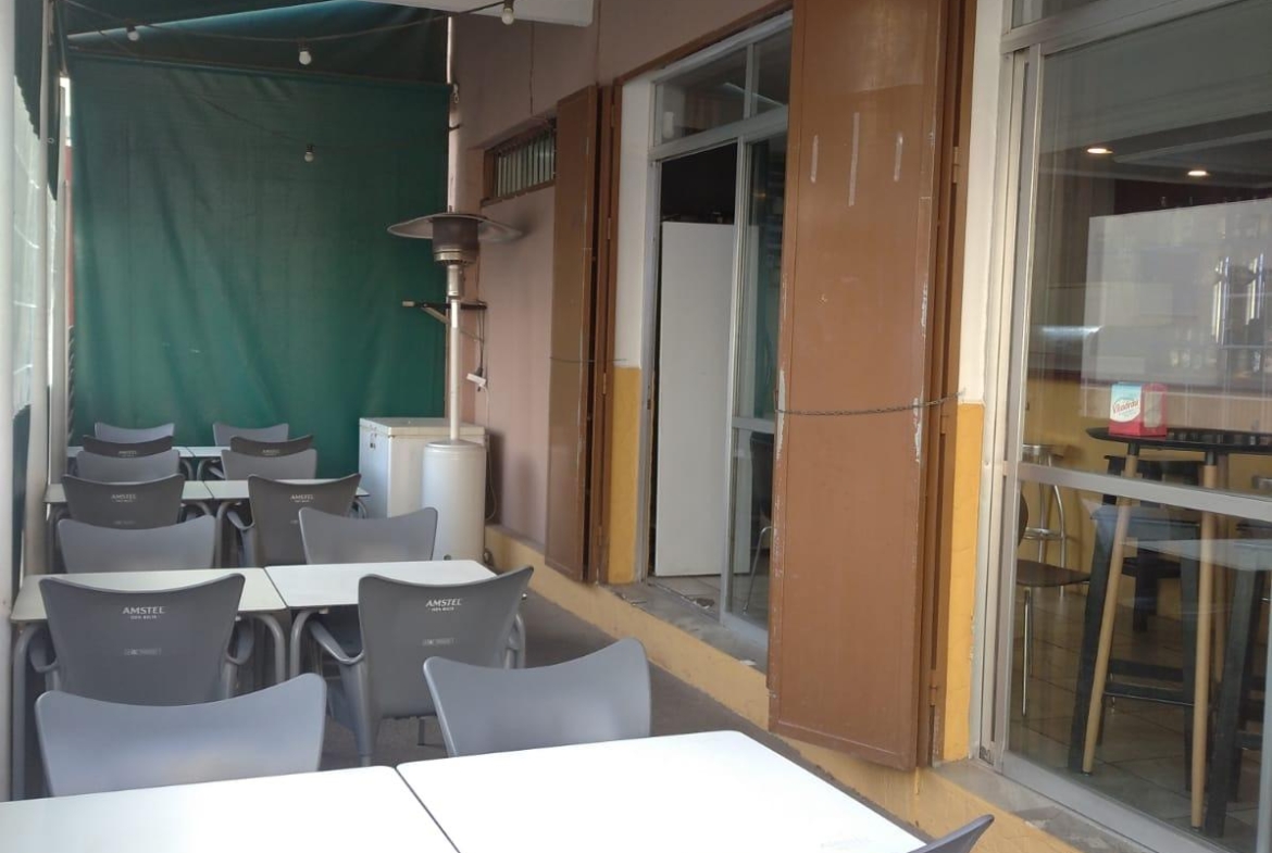 Bar – restaurant with licence  in San Gabriel  Alicante