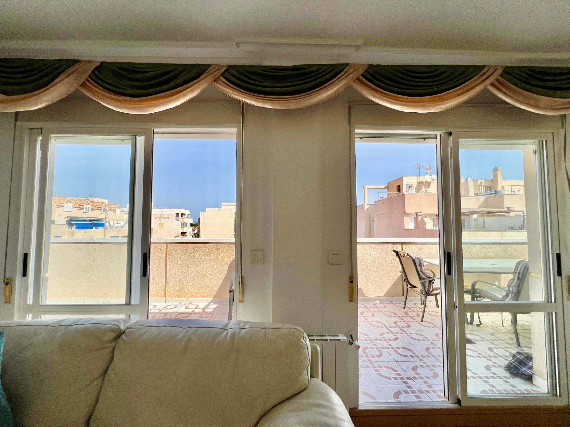 ATICO A 100m DE LA PLAYA DE LA MATA CON IMPRESIONANTE TERRAZA CON VISTAS AL MAR
